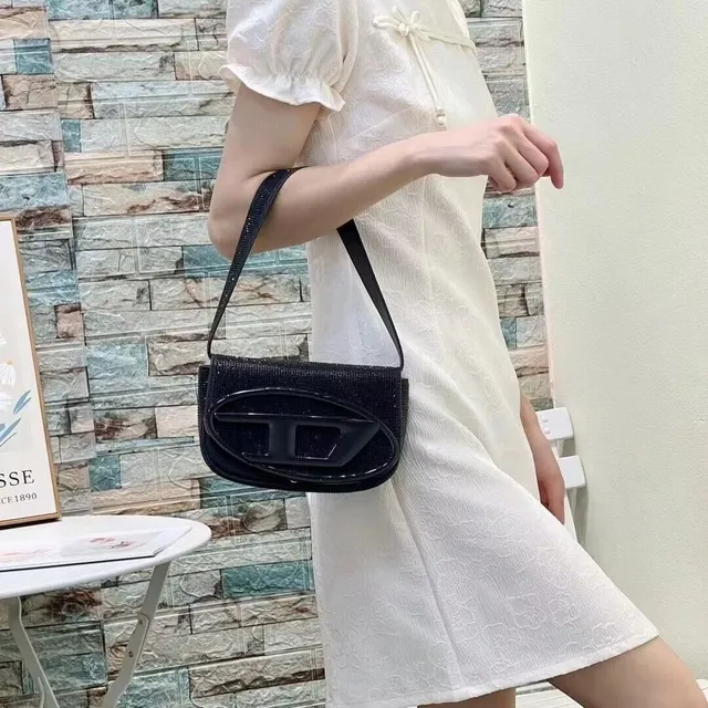 钻石黑色