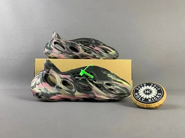 Yeezy Foam Runner Zebra
