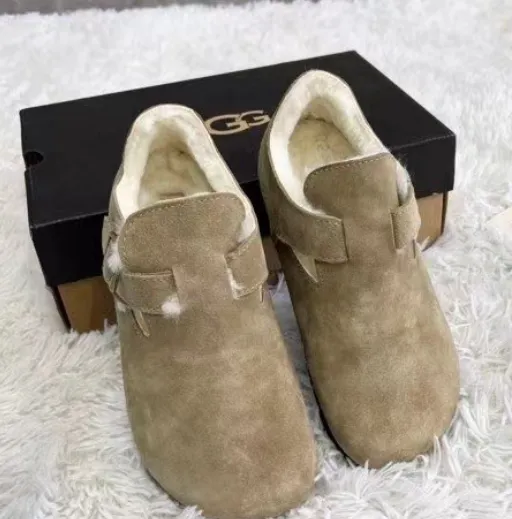 UGG Classic Mini Shearling Lined