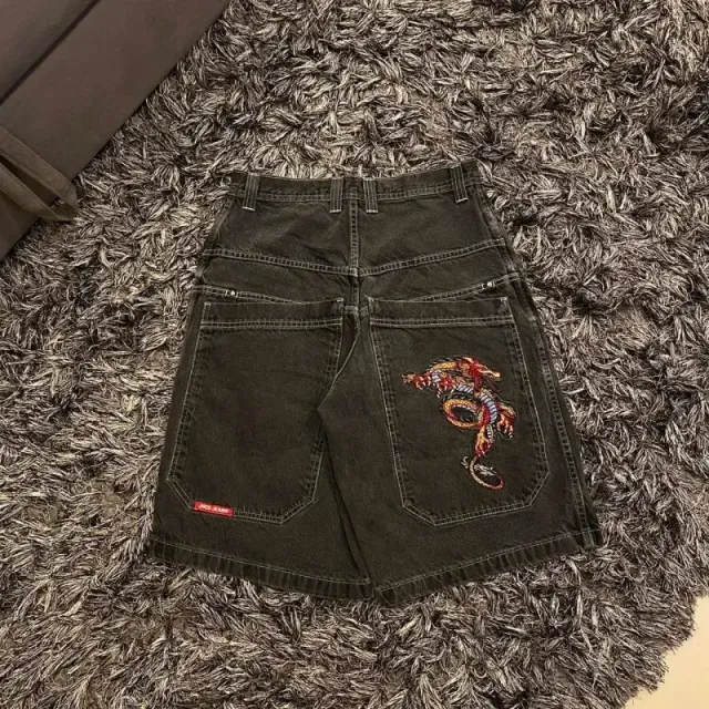D02 black gray