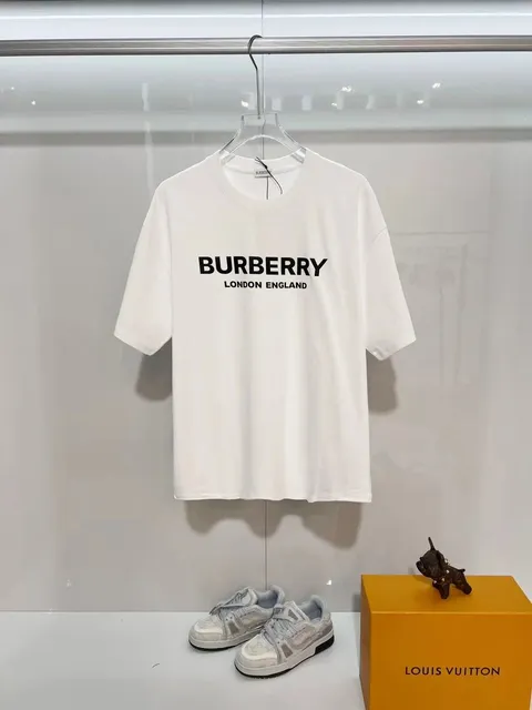 Burberry Logo T-Shirt London England Print