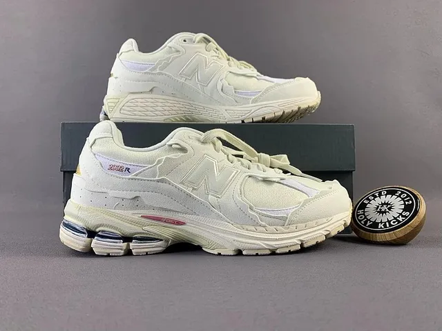 New Balance 2002R