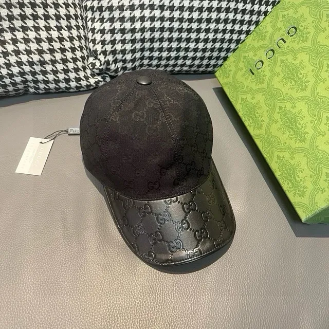 Gucci GG Supreme Cap Monogram Canvas