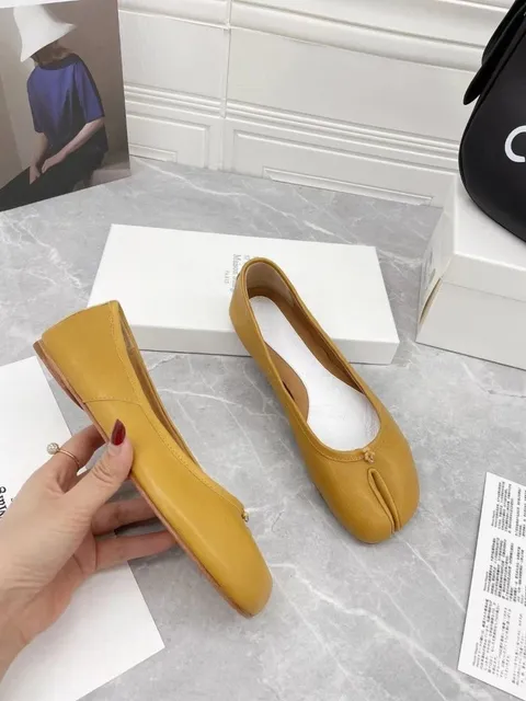 黄色