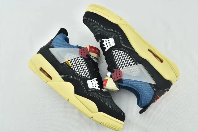 Air Jordan 4 Travis Scott