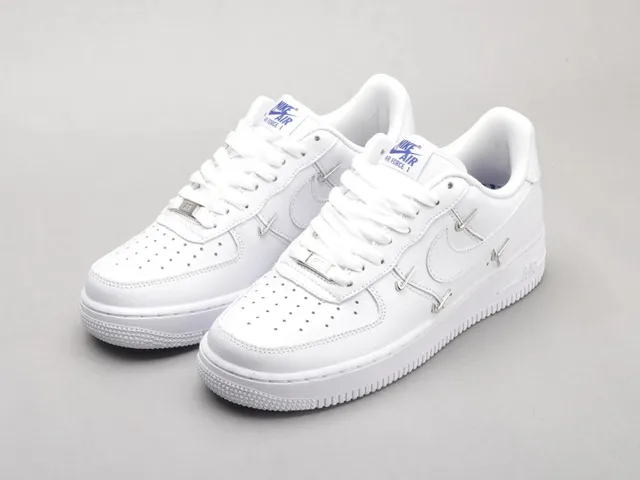 Nike Air Force 1 Low Metallic Swoosh