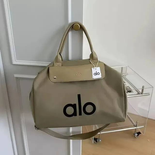 Alo Yoga Duffel Bag Logo Print