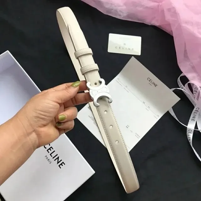 白色银扣