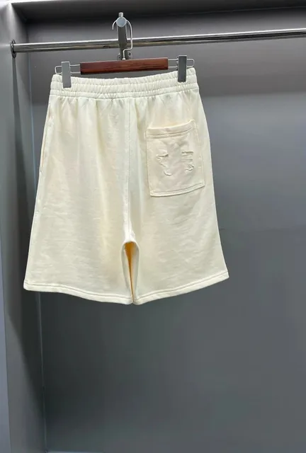米白色