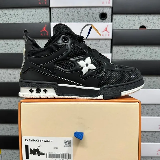 Louis Vuitton LV Sneaker Monogram Flower