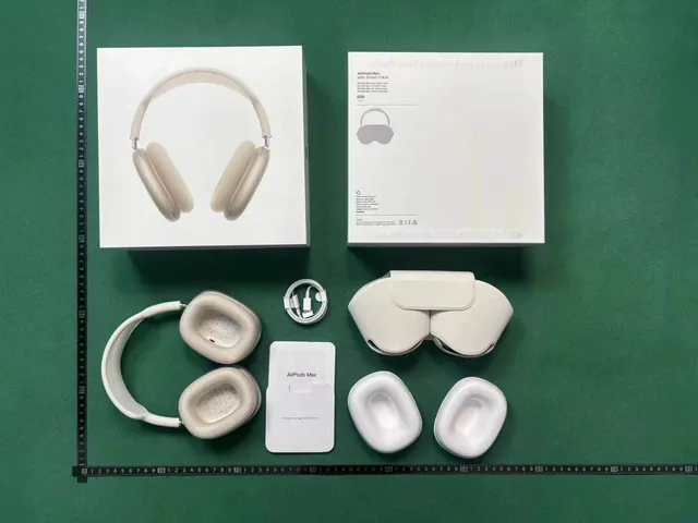 Apple AirPods Max with Smart Case