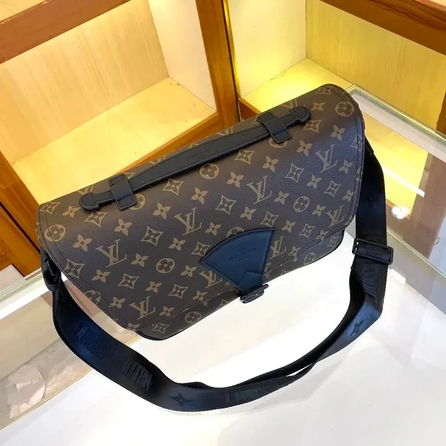 Louis Vuitton On The Go Monogram Canvas
