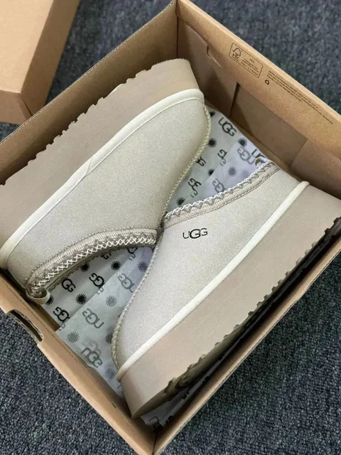 UGG Platform Slipper Metallic Beige