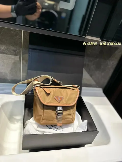 Prada Re-Edition 2005 Nylon Messenger