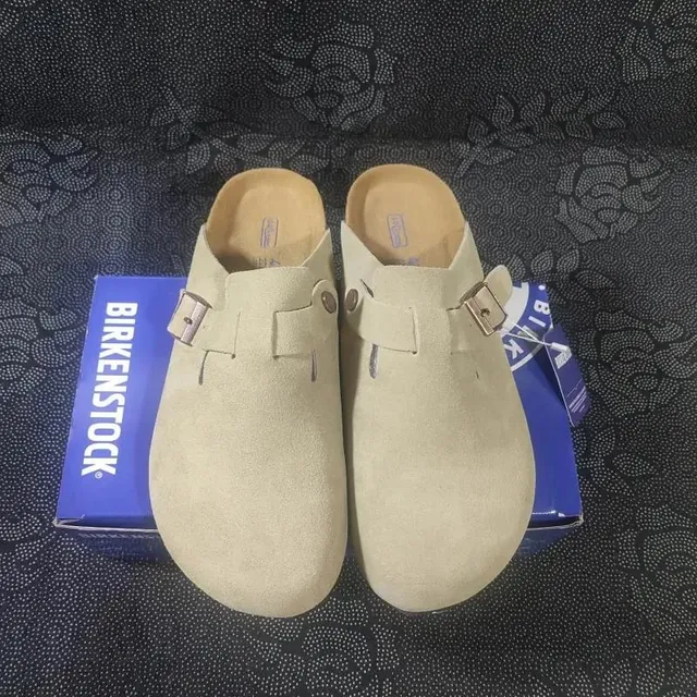 卡其色 khaki