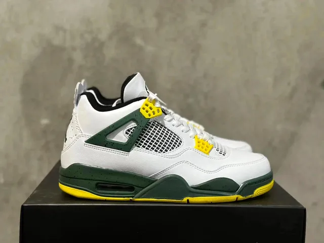 Air Jordan 4 Pine Green
