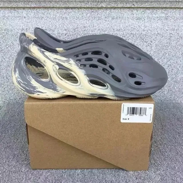 Yeezy Foam Runner Zebra