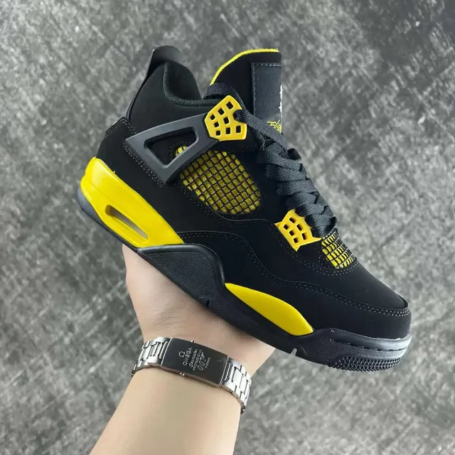 Air Jordan 4 Thunder