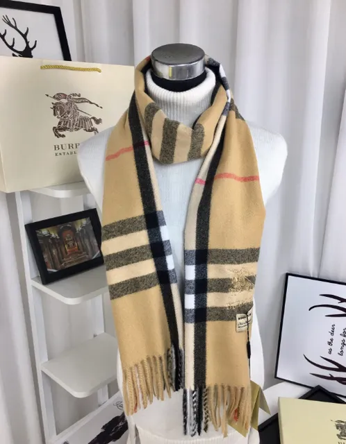 Burberry Classic Check Scarf Iconic Nova Check