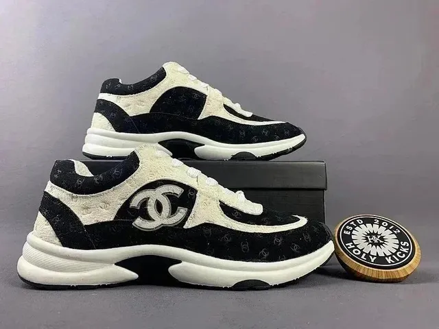 Chanel Trainer CC Logo