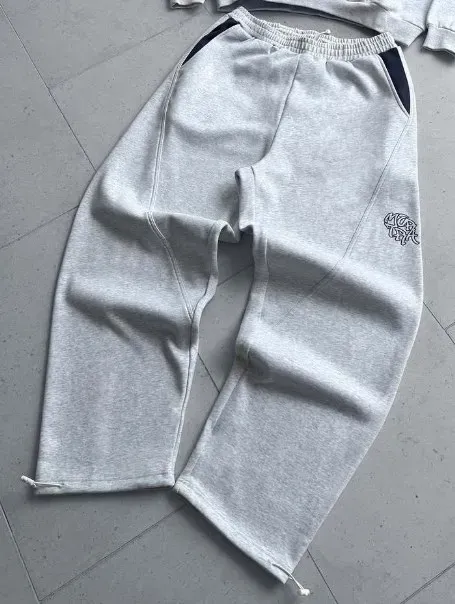 灰色长裤