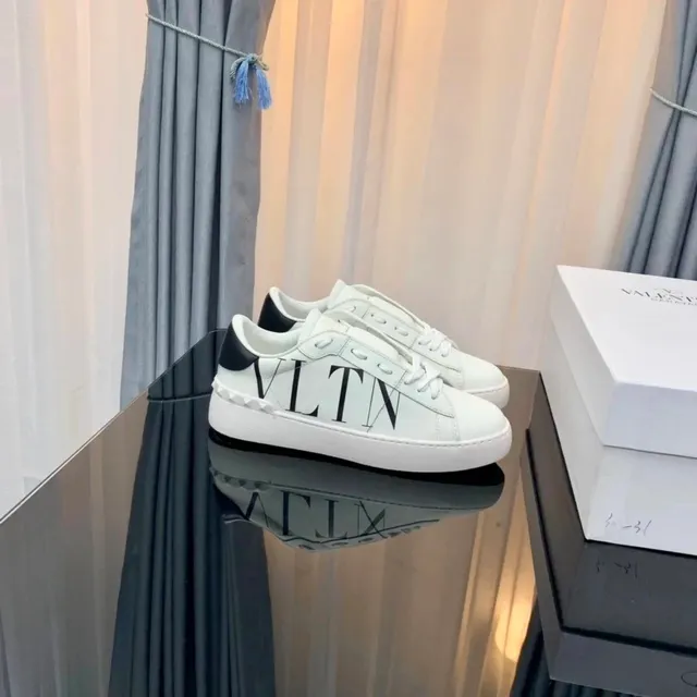 Valentino Rockstud Flat VLTN Logo
