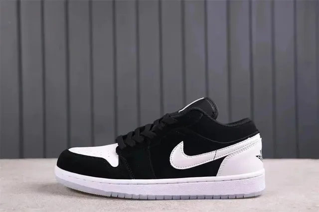 Air Jordan 1 Low Bred Toe