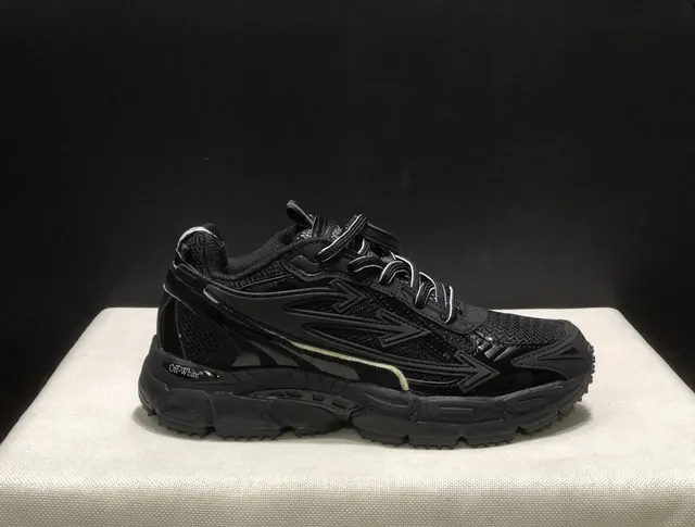 Off-White Arrow Sneaker Black
