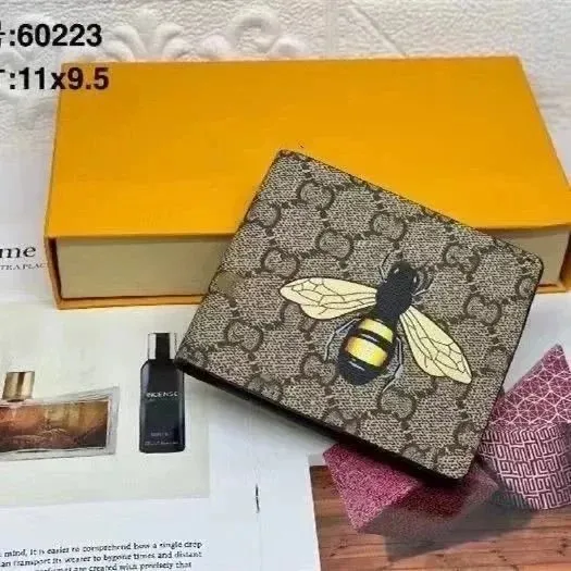 Gucci Bee Wallet GG Supreme with Bee Appliqué