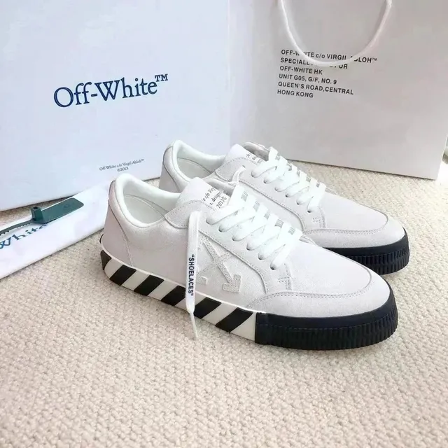 Off-White Low Top Sneaker Diagonal Stripe