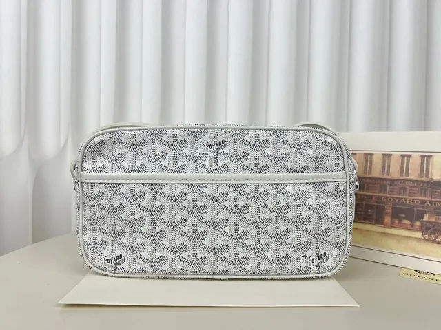 Goyard St. Louis Pouch Chevron Canvas