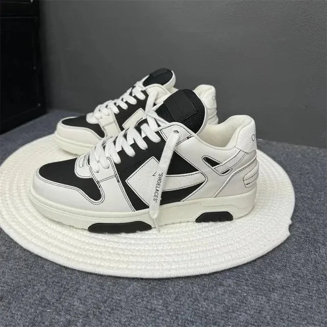 Off-White Runner Black and White