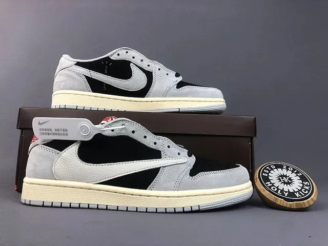 Air Jordan 1 Low Travis Scott Reverse Swoosh