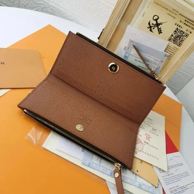 Louis Vuitton Pochette Métis Monogram Empreinte