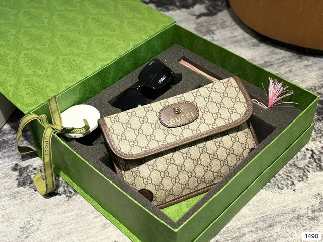Gucci GG Marmont Wallet GG Supreme Canvas