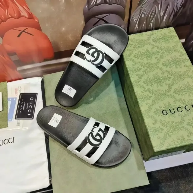 Gucci Slide Sandal GG Logo