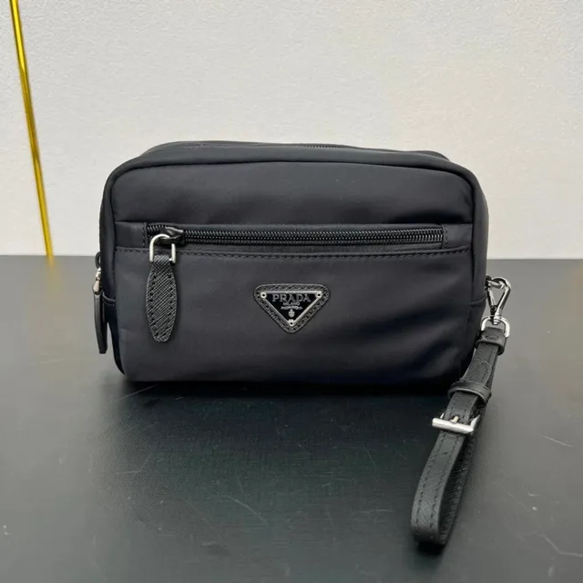 Prada Re-Edition 2005 Nylon