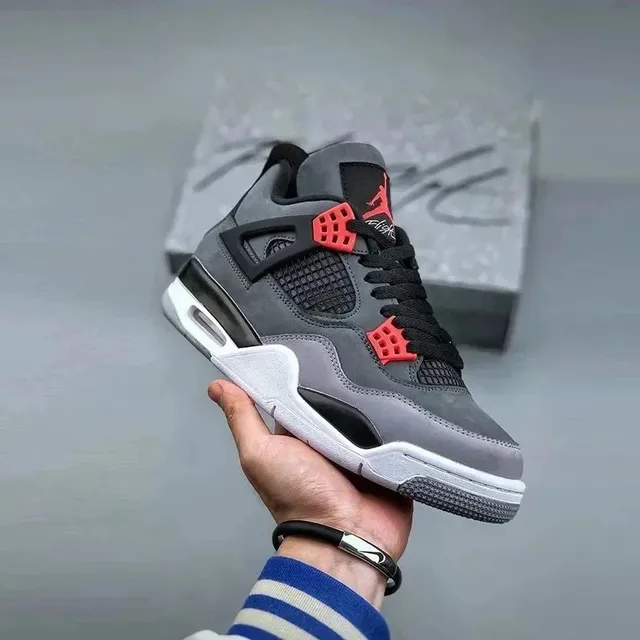 Air Jordan 4 Bred