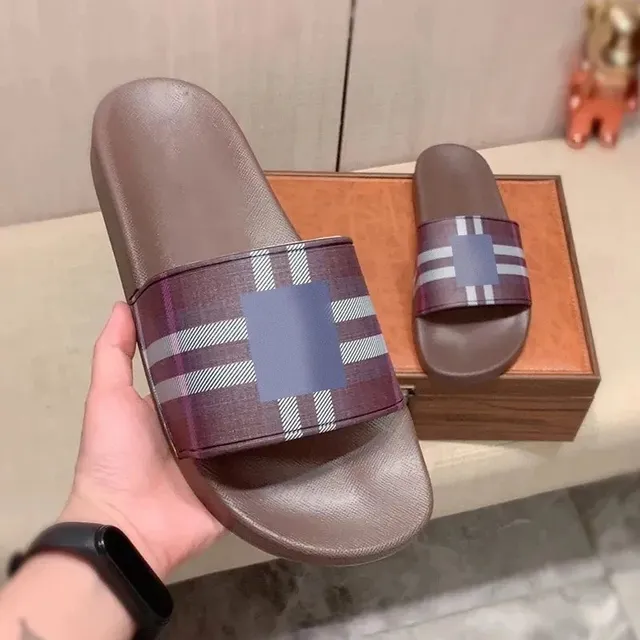 土黄色