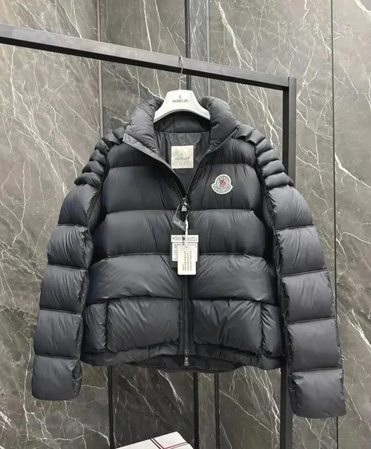 Moncler Short Puffer Jacket Classic Logo