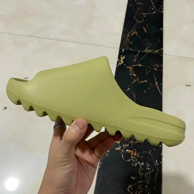 Yeezy Slide Semi Frozen