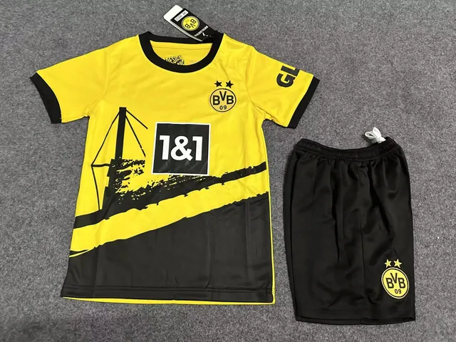 Borussia Dortmund Home Kit 1&1 Sponsor