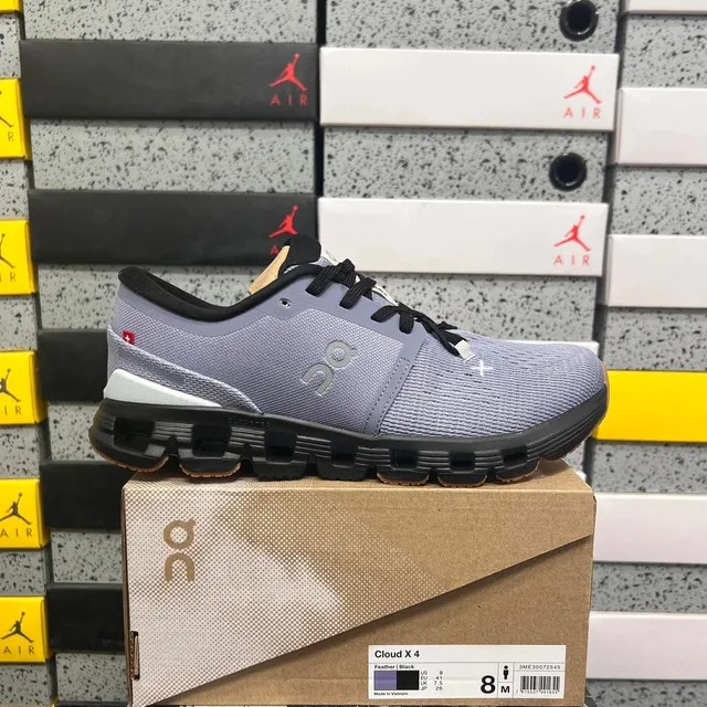 On Cloud X 4 Feather Black