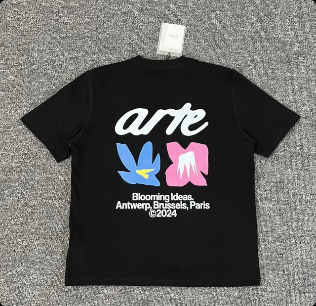 Arte Antwerp Graphic T-Shirt Blooming Ideas Print