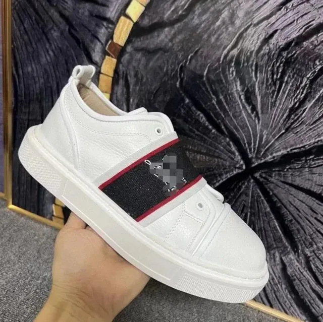 Low-Top Sneaker White with Black-Red Strap