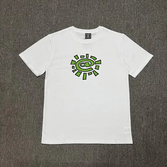 AD04 白绿