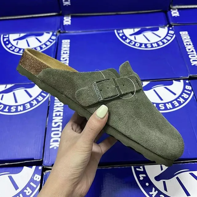 深绿色单扣绒面