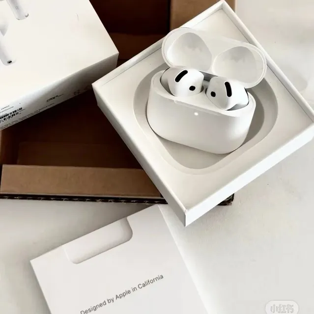 AirPods 4 (reduce the noise)