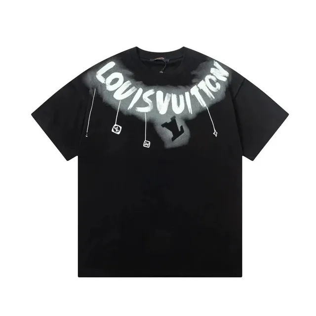 Louis Vuitton T-Shirt Spray Paint Logo