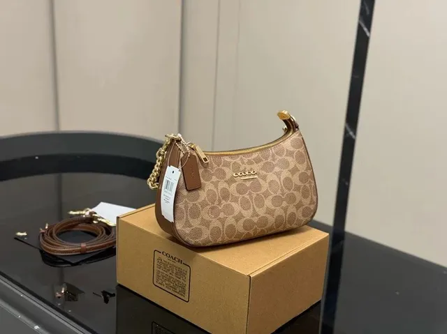 Gucci GG Marmont Mini Shoulder Bag Signature Canvas